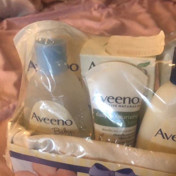 Aveeno Baby Essential Daily Care - Picture 4 of 4